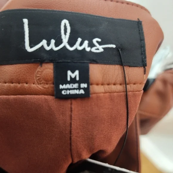 Lulus Brown Vegan Leather Mini Skirt in Size Medium. New with Tags - Picture 4 of 5